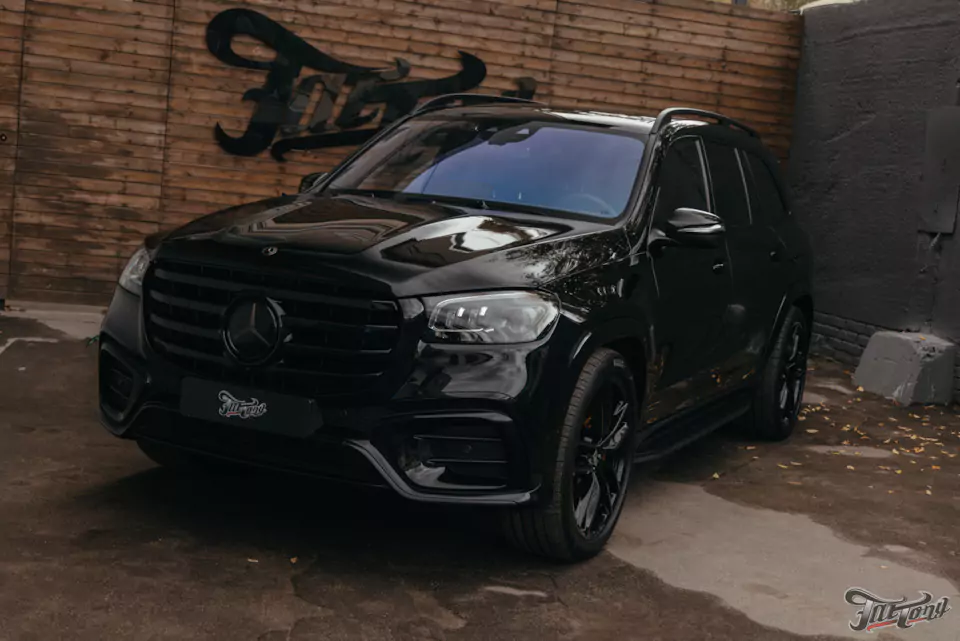 Окрас деталей Mercedes GLS после некачественных работ, оклейка полиуретаном, окрас дисков и суппортов, антихром, комплекс детейлинг-услуг